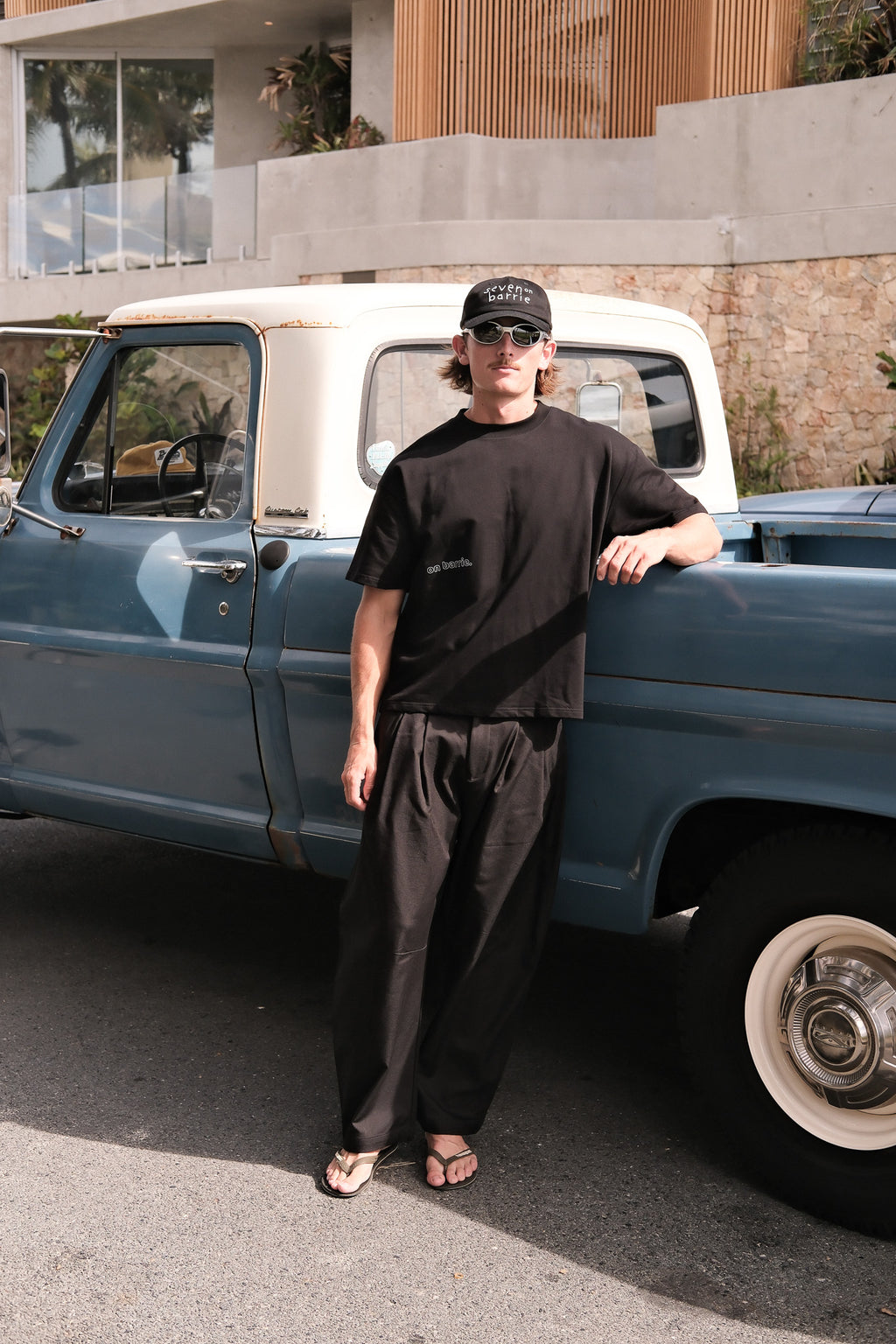 ON BARRIE TEE - BLACK