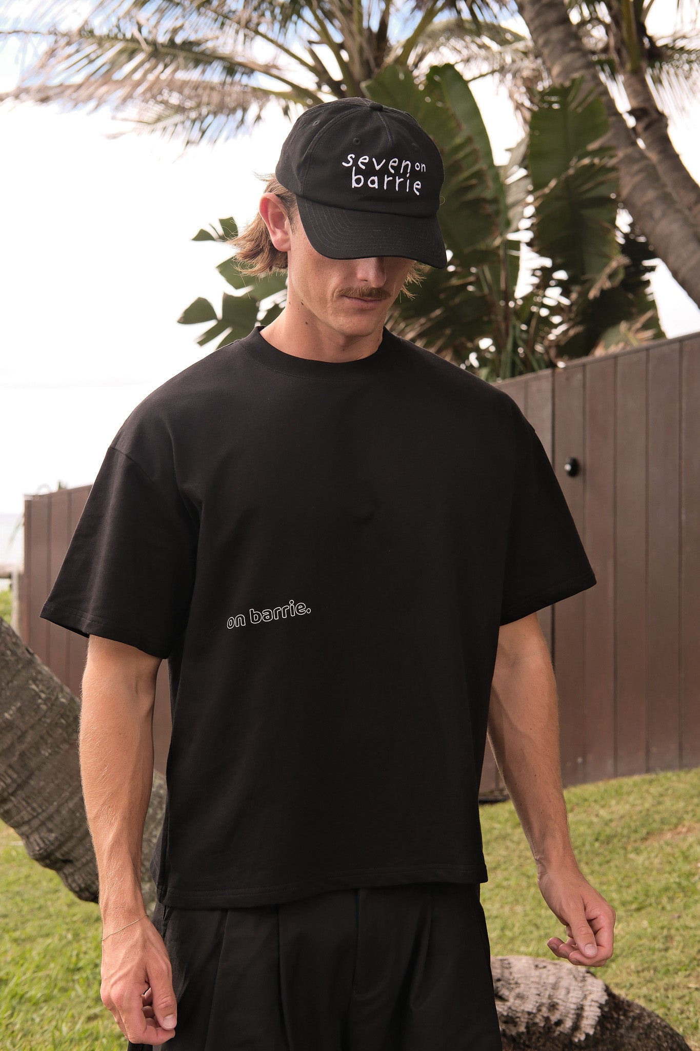ON BARRIE TEE - BLACK