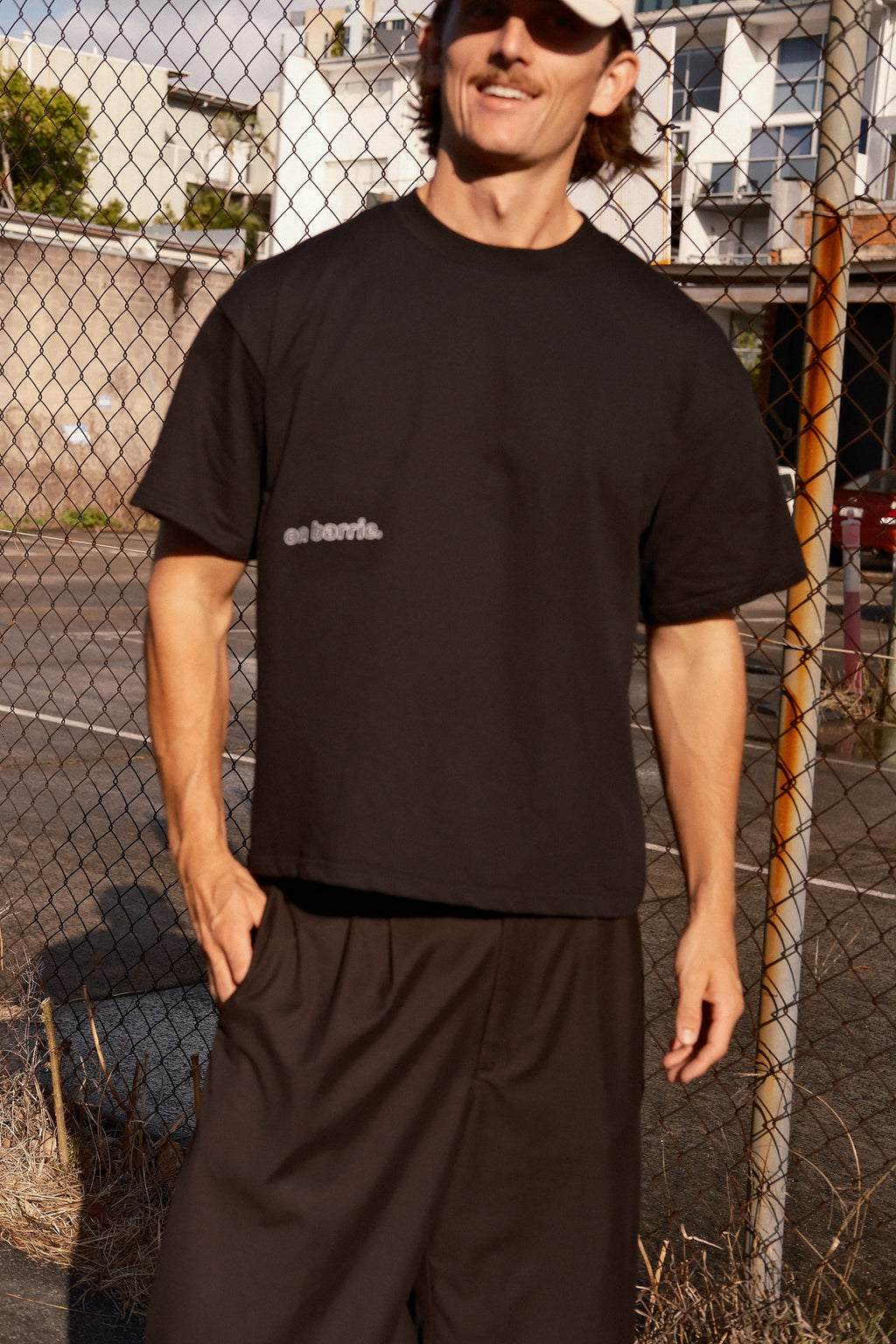 ON BARRIE TEE - BLACK